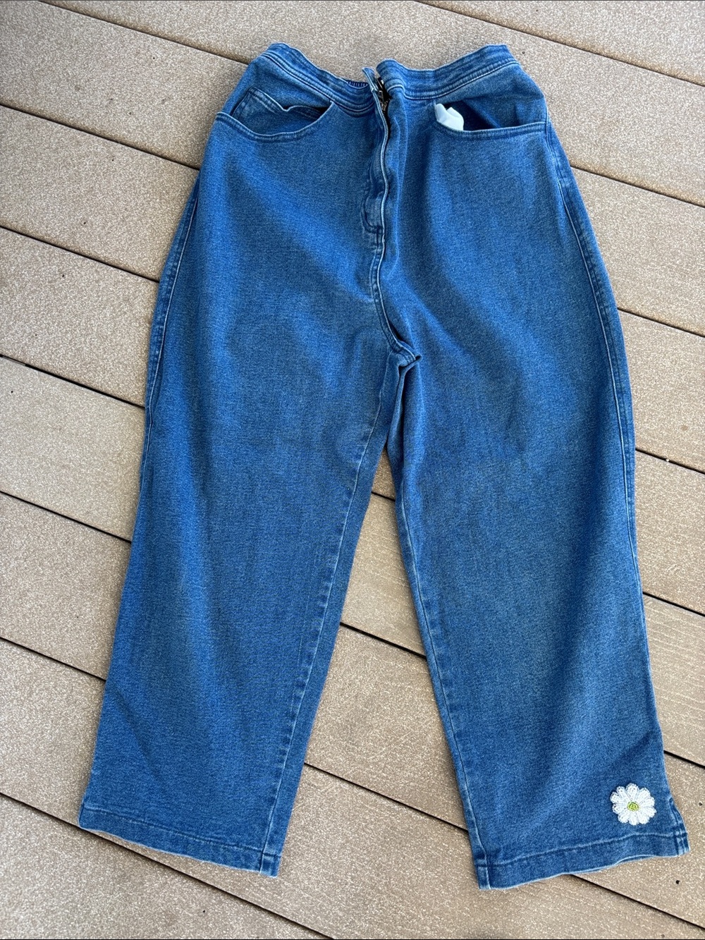 Wide-Leg Blue Denim Capris with Daisy Embroidery